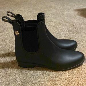 Michael Kors short rain boot size 8
